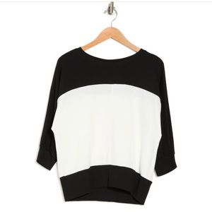 Women’s Tahari Sport sweatshirt/top blk/Wht Size M